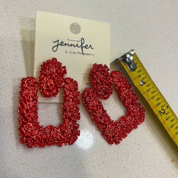 NWT Candy Cane Red Texture Drop Rectangle Stud Door Knocker Earrings - Picture 4 of 4